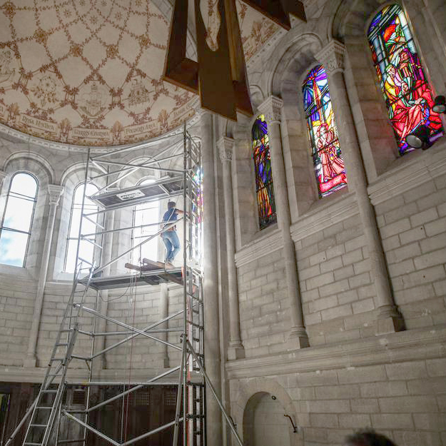 restauration-vitraux-notre-dame-de-peyragude-adelie-payen