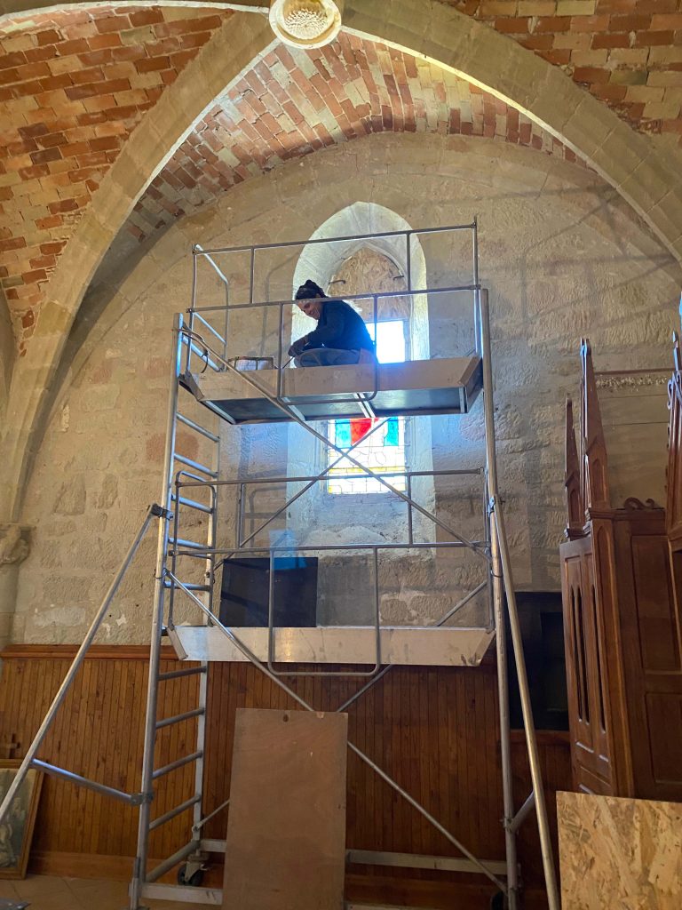 adelie-payen-echafaudage-restauration-vitraux-montauriol